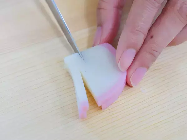 「【保存版】 老舗『鈴廣かまぼこ』で“料理ど素人”でもできる「かまぼこの飾り切り」を教えてもらった！」の画像