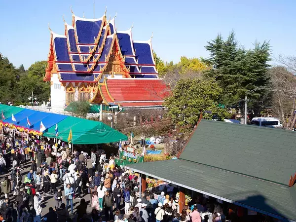 「約60もの屋台でタイ料理がすべて無料！ 成田のタイ寺院が主宰する「トードカティン祭り」に潜入してきた」の画像