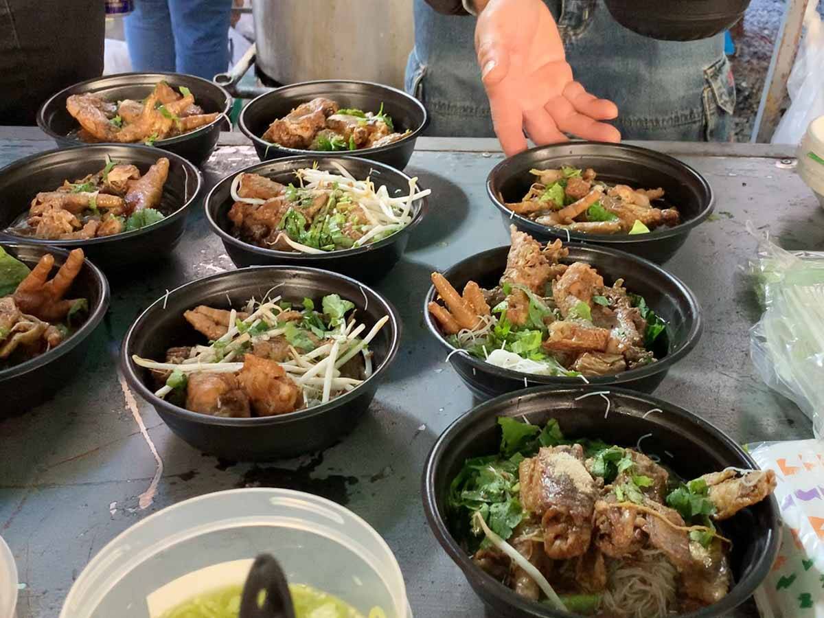 約60もの屋台でタイ料理がすべて無料！ 成田のタイ寺院が主宰する「トードカティン祭り」に潜入してきた