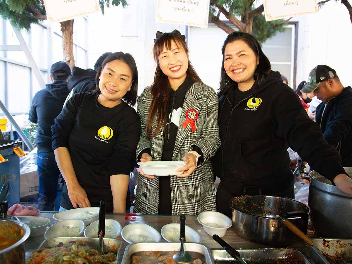 約60もの屋台でタイ料理がすべて無料！ 成田のタイ寺院が主宰する「トードカティン祭り」に潜入してきた