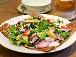 【鎌倉ランチ】住宅街の可愛いお店『loudia』でそば粉100％の香ばしい口福ガレットを　