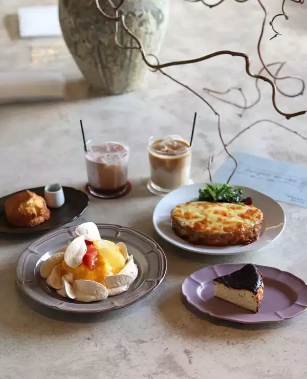 「【STU48吉田彩良さん】私が恋する白いカフェVol.7。広島の『brique rouge』で絶品スイーツ」の画像