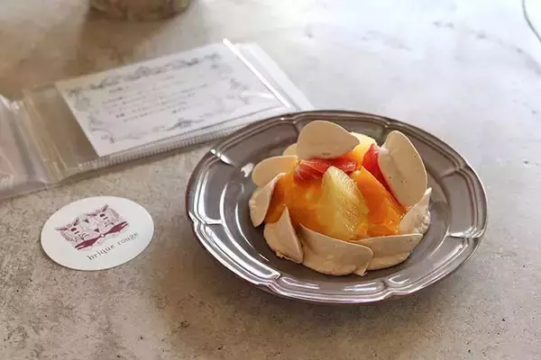 「【STU48吉田彩良さん】私が恋する白いカフェVol.7。広島の『brique rouge』で絶品スイーツ」の画像