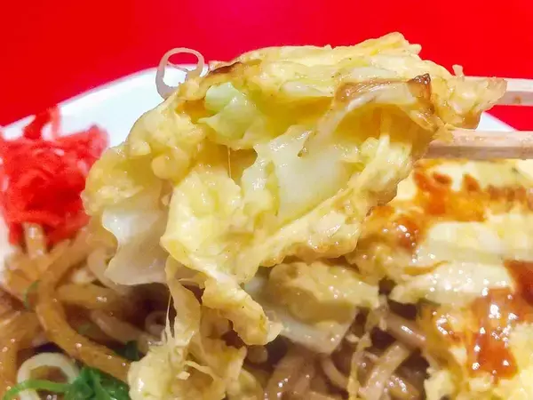 「推し麺総選挙1位！『大阪王将』の「ぶちうまソース焼きそば（広島県）」を食べたらテンションがぶちアガる旨さだった」の画像