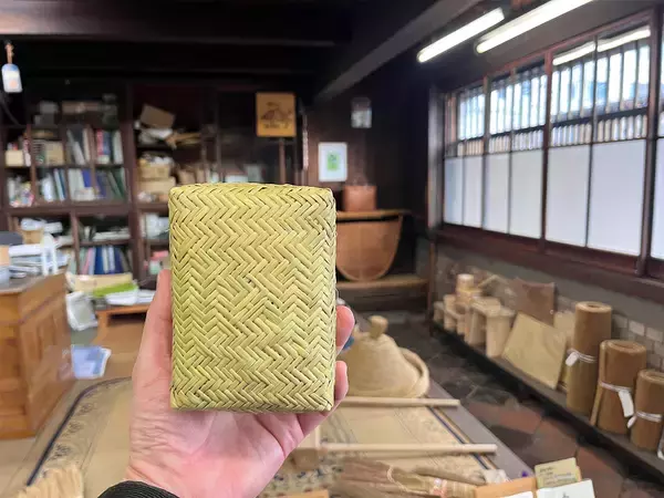 「【フーテンの寅みやげ】BEAMSのディレクターが20年愛用する岩手・盛岡の竹の小物入れ」の画像