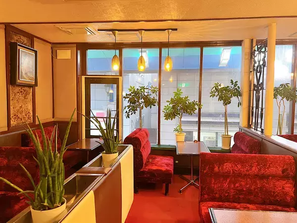 「【老舗喫茶】今も変わらぬ味を求めて。小樽の洋菓子店『あまとう』で味わう名物「クリームぜんざい」」の画像