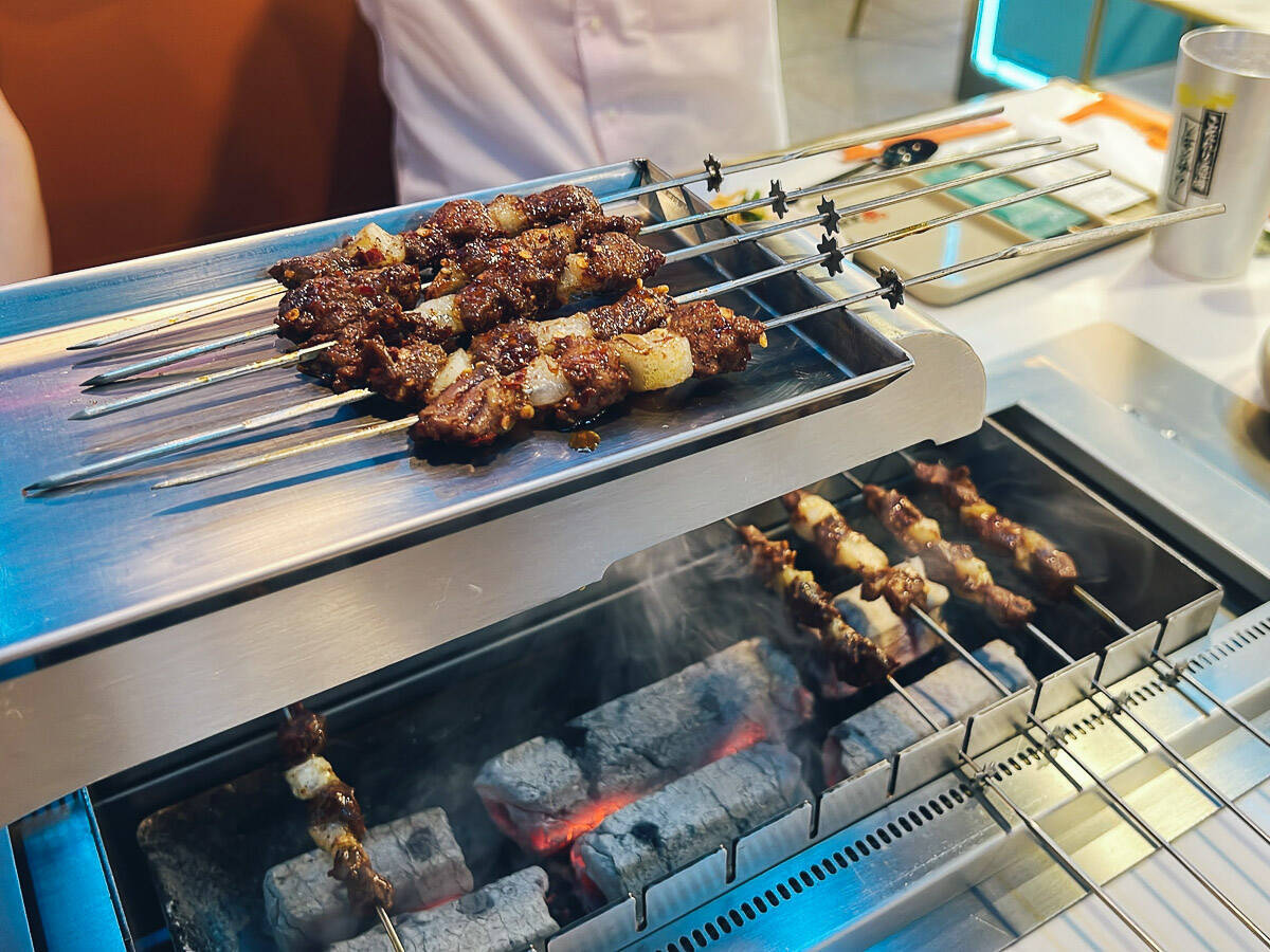 中国の人気串焼き専門店『羊不同』が日本上陸！ 御徒町で本場の「延辺風羊の串焼き」を堪能してきた