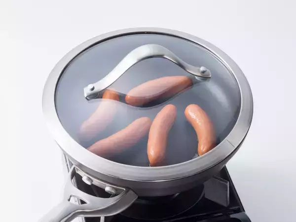 「メーカーが教えてくれた！焼く、茹でるを超える美味しい「熟焼」ウインナーを焼いてみた」の画像