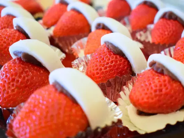 「老舗餅屋の“本気”が詰まった幻の逸品。熊本『米白餅本舗』のいちご大福」の画像