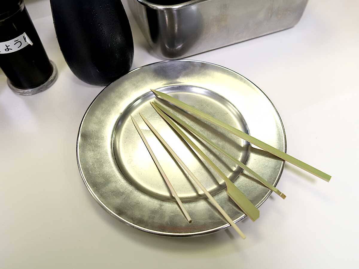 【大阪旅グルメ】バットに串かつがてんこ盛り!? 梅田の串かつ名店『松葉 総本店』を100％楽しむ方法