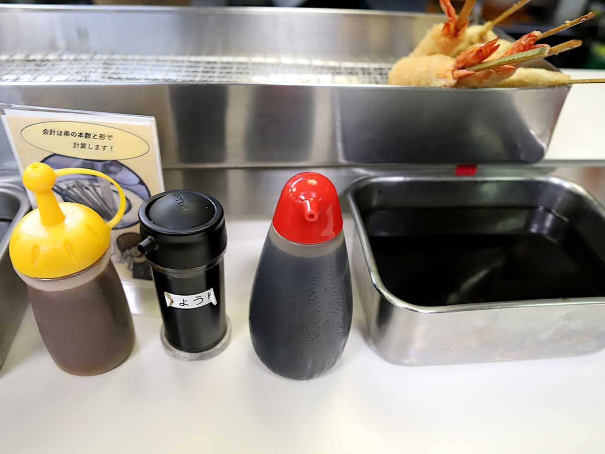 【大阪旅グルメ】バットに串かつがてんこ盛り!? 梅田の串かつ名店『松葉 総本店』を100％楽しむ方法