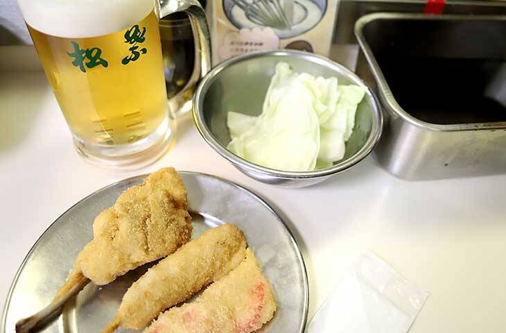 【大阪旅グルメ】バットに串かつがてんこ盛り!? 梅田の串かつ名店『松葉 総本店』を100％楽しむ方法