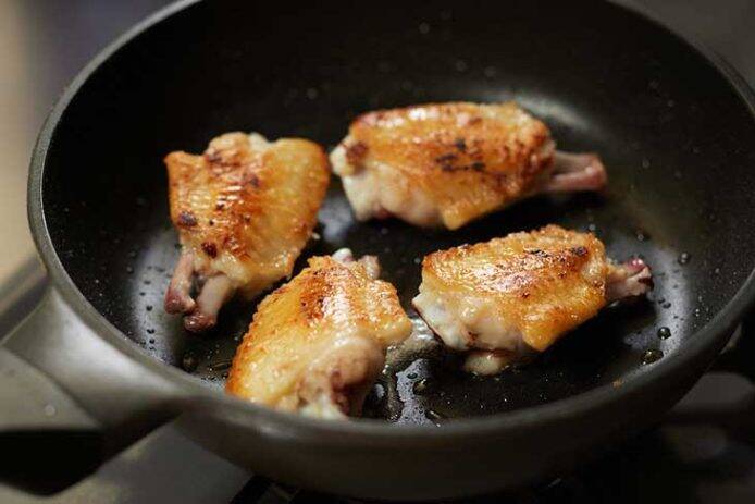 【簡単おつまみ】パリッ、じゅわ「手羽先の塩焼き」。フライパンで美味しく焼くコツをお教えします