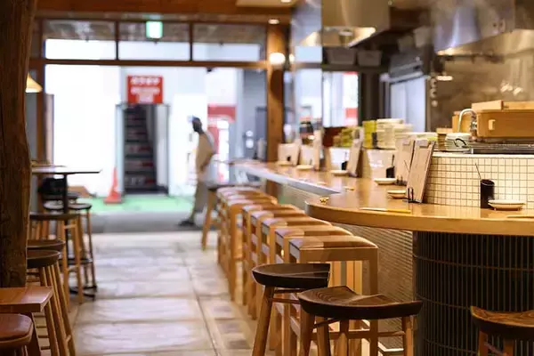 「焼鳥好きは“純けい”を！ 大阪グルメ激戦区の『純けい焼鳥 ニドサンド』で味わう絶品の酒と肴」の画像