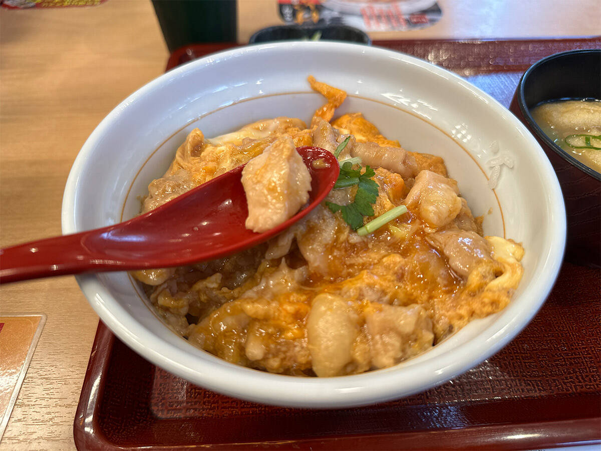 チェーン店の最強「親子丼」対決！ 『なか卯』と『から好し』の親子丼はどっちが旨いのか食べ比べてみた