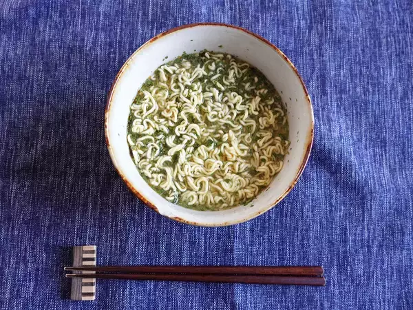 「【カルディ】祝復刻！ パクチー好きにたまらない「パクチーラーメン」が絶品すぎた」の画像