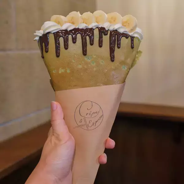 「【鎌倉カフェ】レトロ商店街で見つけた『クレープとエスプレッソとかまくら茶房』のパリパリな抹茶クレープ」の画像