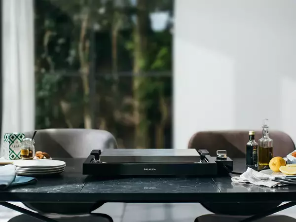 「高額なのになぜ売れる？累計出荷台数7万台を突破した「BALMUDA The Plate Pro」は何がすごいのか」の画像