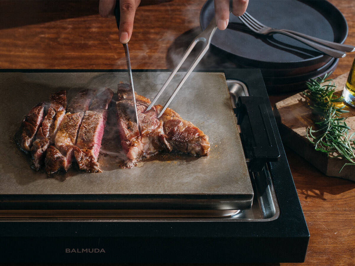 高額なのになぜ売れる？累計出荷台数7万台を突破した「BALMUDA The Plate Pro」は何がすごいのか