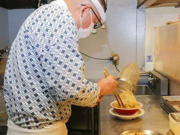 「重量なんと1kg超え！ 『ラーメン泪橋』でデカ盛り「マンモスラーメン」を食べてきた」の画像