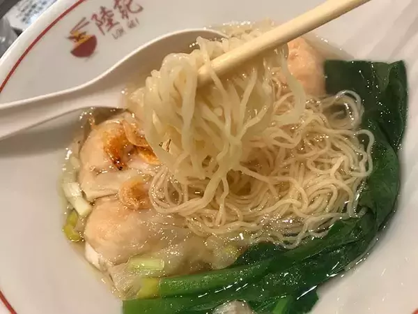 「行列必至！ 激ウマと評判の香港麺専門店『陸記』の「海老ワンタン麺」が美味しい理由」の画像