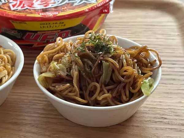 「【検証】カップ焼きそばを“焼いたら”もっと美味しくなるのか？ 試してみた！」の画像