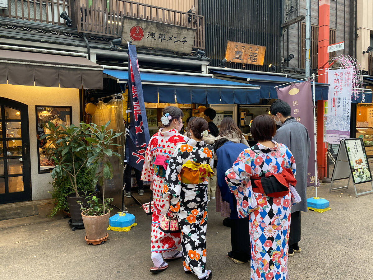 浅草 浅草寺に初詣に行ったら絶対買いたい行列店の 食べ歩きグルメ 4選 22年1月1日 エキサイトニュース