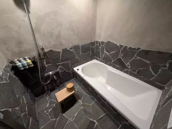 「【奈良の旅】心と体を整える旅へ。古墳と農道に囲まれた古民家再生の宿『cofunia』へ」の画像