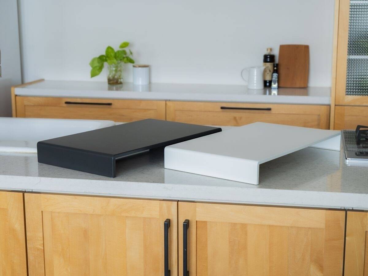 コンロが作業台に早変わり！限られたキッチンスペースを活用できる「コンロカバー」が登場