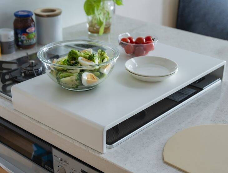 コンロが作業台に早変わり！限られたキッチンスペースを活用できる「コンロカバー」が登場