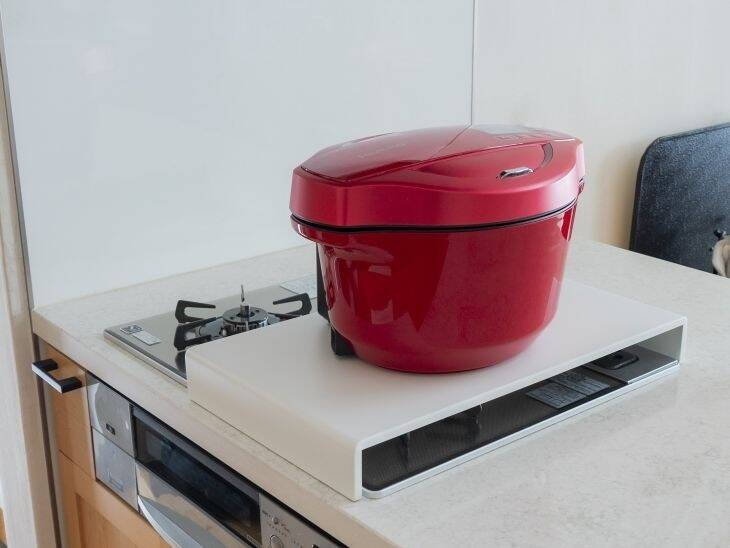 コンロが作業台に早変わり！限られたキッチンスペースを活用できる「コンロカバー」が登場