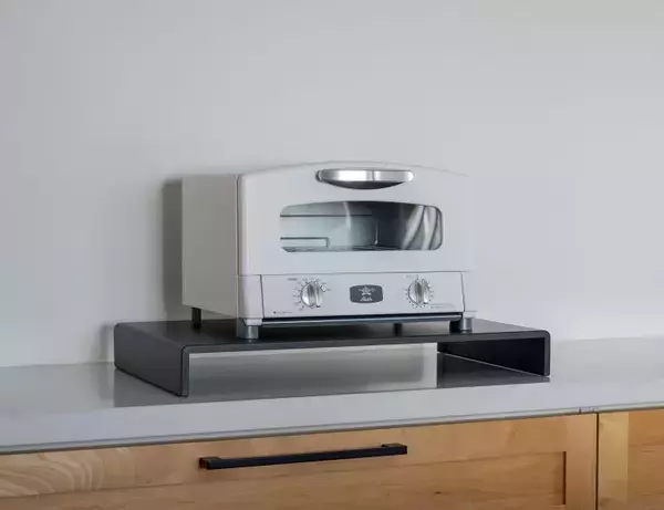 「コンロが作業台に早変わり！限られたキッチンスペースを活用できる「コンロカバー」が登場」の画像