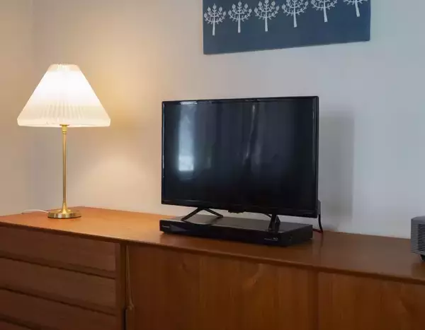 「コンロが作業台に早変わり！限られたキッチンスペースを活用できる「コンロカバー」が登場」の画像