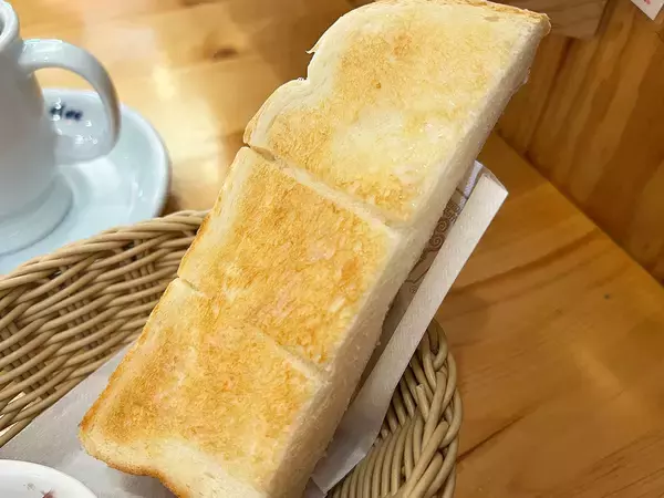 「コメダ珈琲店のモーニングが進化してる！ 一部店舗のみで味わえる無料モーニングの「ぬる豆乳」がウマい」の画像