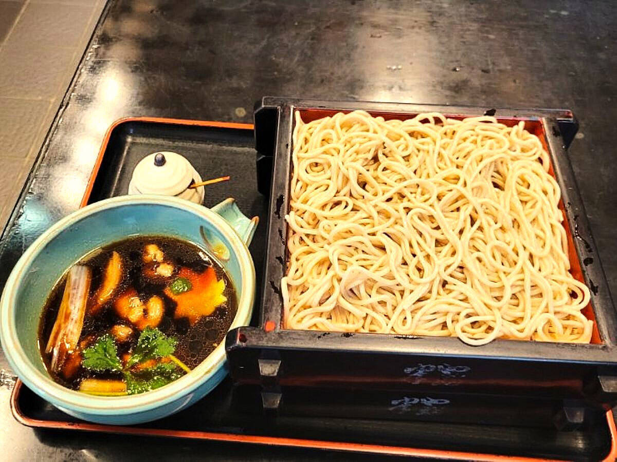 【北海道グルメ】小樽の老舗『籔半』。歴史的建造物でいただく至極の蕎麦と酒肴