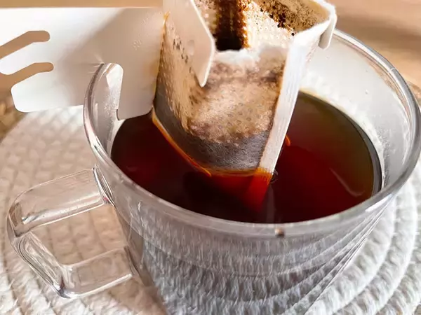 「ドリップバッグが浸からず普段のコーヒーが2倍美味しくなる！ 100均の「優秀コーヒードリップバッグ」2選」の画像