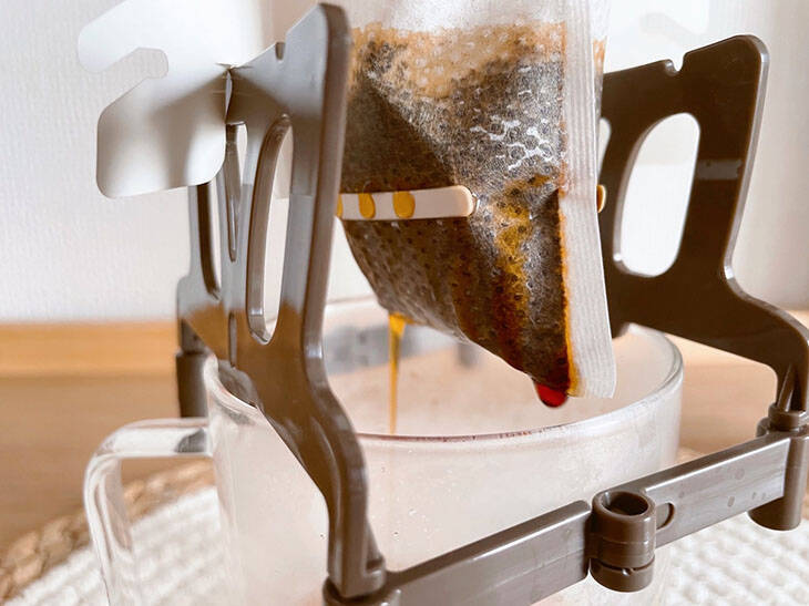 ドリップバッグが浸からず普段のコーヒーが2倍美味しくなる！ 100均の「優秀コーヒードリップバッグ」2選