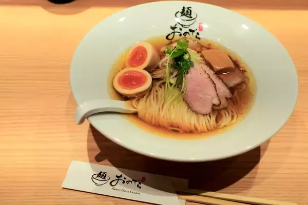 「実はラーメン激戦区・東銀座に『麺 銀座おのでら』が誕生。限定「特製塩ラーメン」が絶品なワケ」の画像