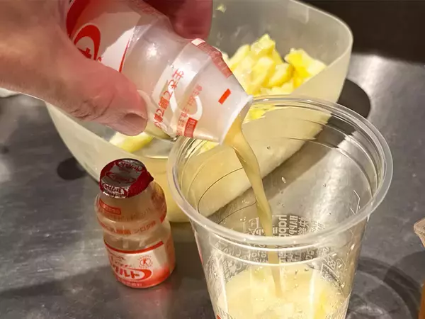 「台湾人は「ヤクルトをお茶に入れて飲む」説は本当か？台湾茶スタンドで台湾人にその真相を聞いてみた」の画像