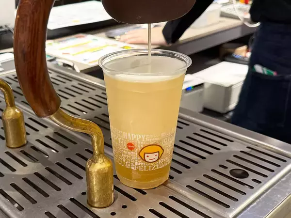 「台湾人は「ヤクルトをお茶に入れて飲む」説は本当か？台湾茶スタンドで台湾人にその真相を聞いてみた」の画像