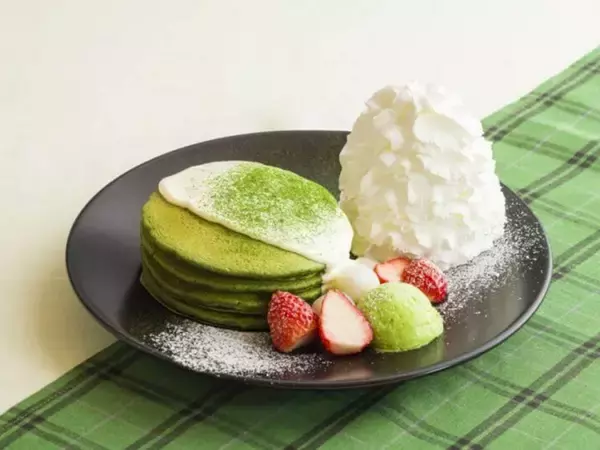 抹茶の苦味が最高！ 『Eggs’n Things』から新登場の「宇治抹茶フォンダンパンケーキ」が魅力的！