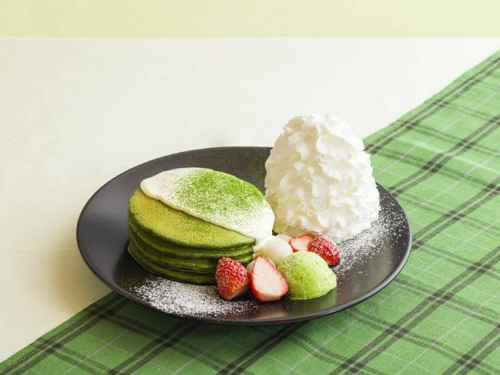 抹茶の苦味が最高！ 『Eggs’n Things』から新登場の「宇治抹茶フォンダンパンケーキ」が魅力的！
