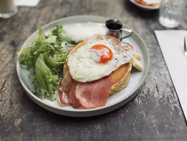 「鎌倉モーニングは癒し。GARDEN HOUSE Kamakuraで味わう王道パンケーキの朝食じかん」の画像