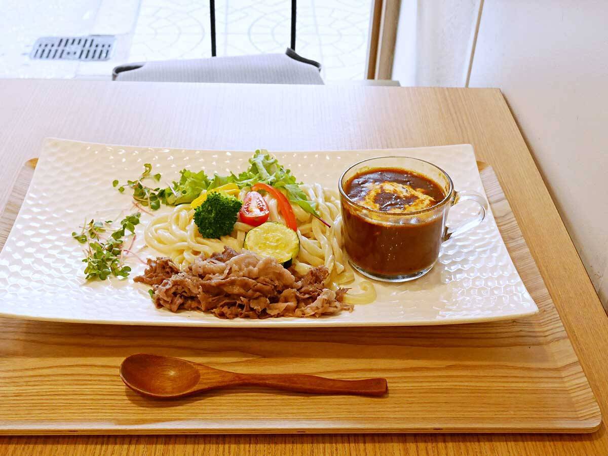 【大阪グルメ】全国の食通が唸る”つるもち”新食感！ 「うパン」も話題の『うどんdining KONA×MIZU×SHIO』が人気の理由に迫る
