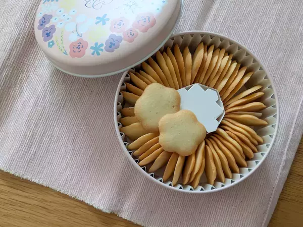 「【大阪みやげ】江戸から続く老舗『あみだ池大黒』の銘菓“岩おこし”と話題の洋菓子「大阪花ラング」」の画像