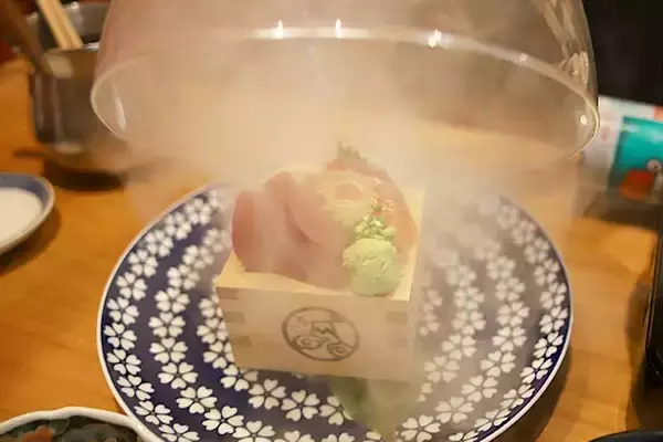 「【大阪】日本酒飲み放題が480円と格安！ 『日本酒バル ほのか』で40種の地酒と痛風鍋をいただく」の画像