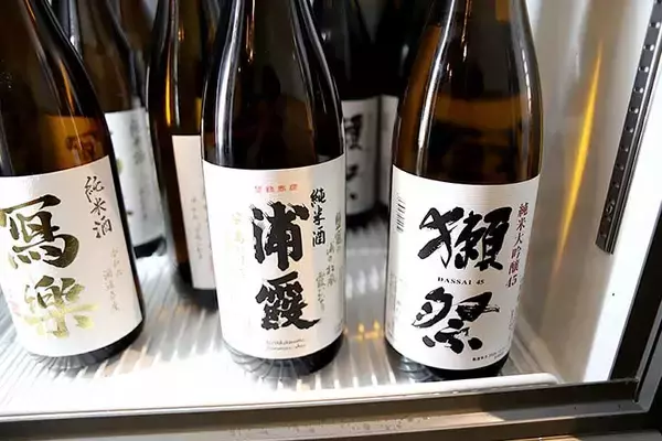 「【大阪】日本酒飲み放題が480円と格安！ 『日本酒バル ほのか』で40種の地酒と痛風鍋をいただく」の画像