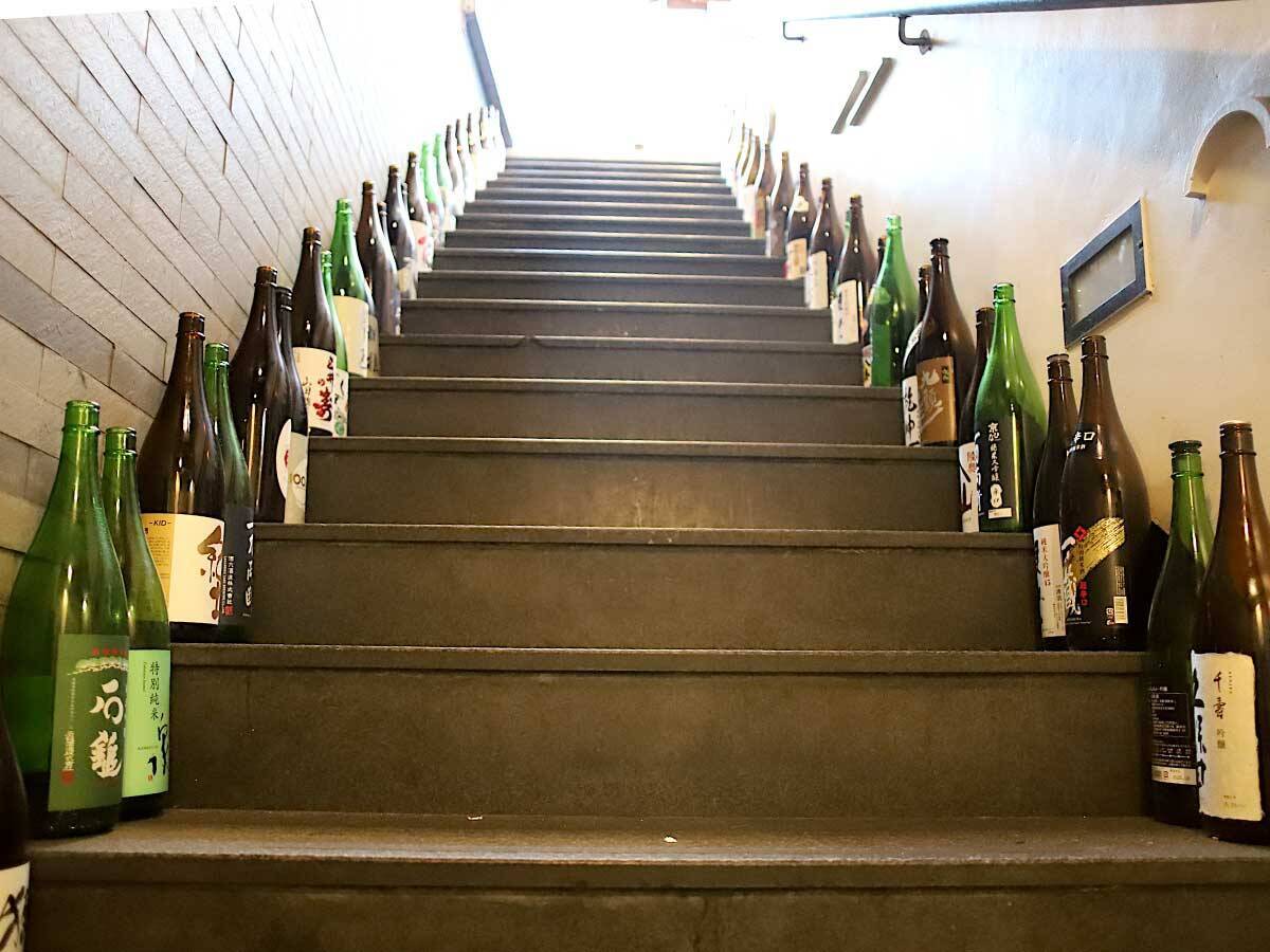 【大阪】日本酒飲み放題が480円と格安！ 『日本酒バル ほのか』で40種の地酒と痛風鍋をいただく