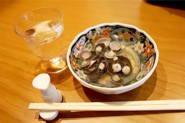 「【大阪】日本酒飲み放題が480円と格安！ 『日本酒バル ほのか』で40種の地酒と痛風鍋をいただく」の画像