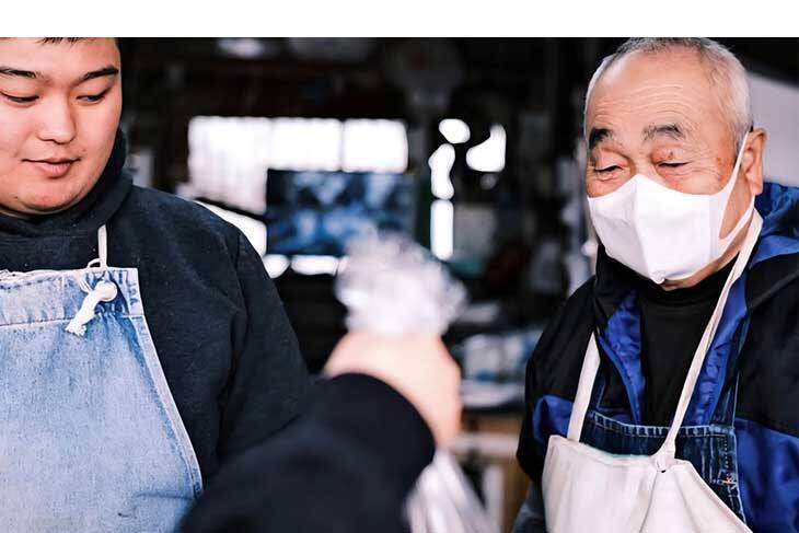 地元が愛する濃厚な「牡蠣」。福岡県志免町の老舗『しめ海産』──孫が継ぐ、牡蠣と季節の恵み